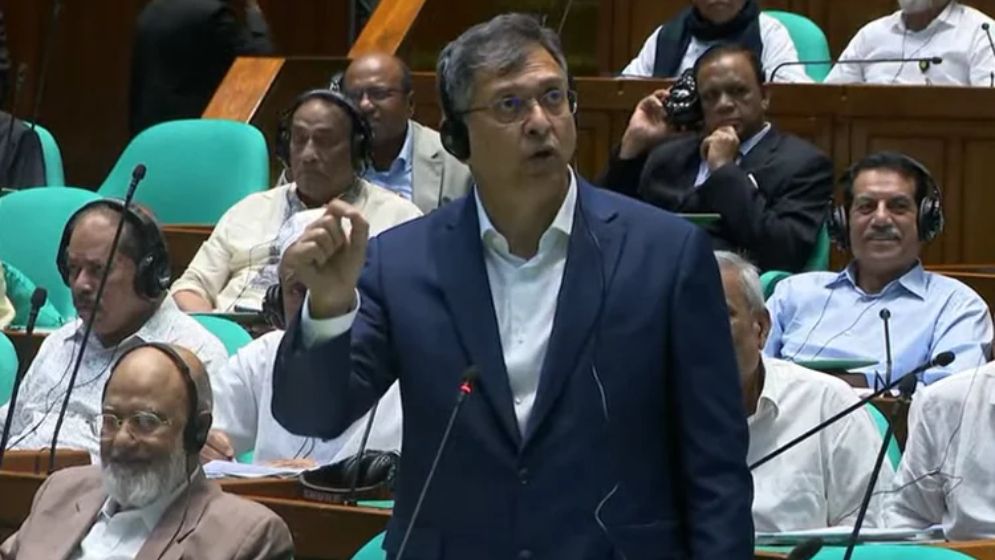বিগত ১৫ বছরে প্রায় ২০ হাজার আগ্নেয়াস্ত্রের লাইসেন্স দেওয়া হয়েছে: স্বরাষ্ট্রমন্ত্রী