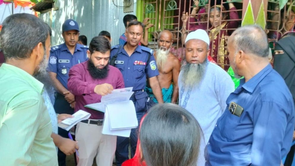 বর আসার আগেই কনের বাড়িতে প্রশাসন, বন্ধ হলো বাল্যবিয়ে