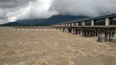 পাহাড়ি ঢলে বিপর্যস্ত নেপাল, বিহারে ঢুকে পড়ছে পানি