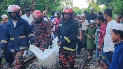 চলন্ত ট্রেনের ছাদে দৌড়াদৌড়ির চরম পরিণতি