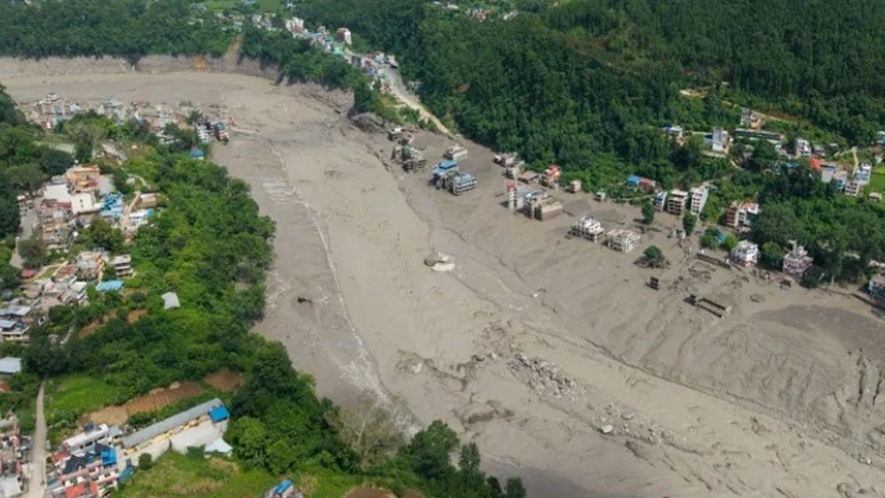 কাদা থেকে একের পর এক বেরিয়ে আসছে লাশ, মৃত্যু ছাড়াল ৩৯০