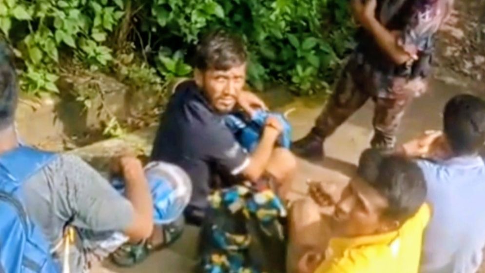 শেরপুর সীমান্তে অনুপ্রবেশকারী ১২ বাংলাদেশি আটক