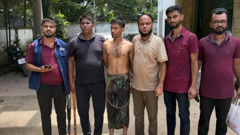ডাকাতি করতে গিয়ে মা-মেয়েকে সংঘবদ্ধ ধর্ষণ, মূলহোতা গ্রেফতার