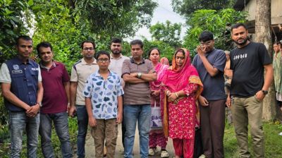 আত্মগোপনে থাকা সেই স্বর্ণ ব্যবসায়ী সপরিবারে আটক