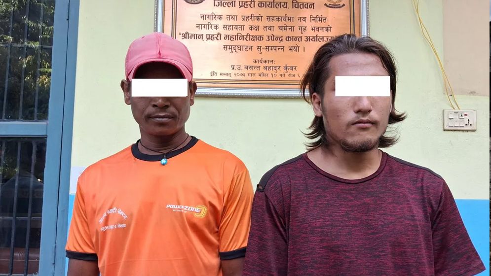 নেপালে বন্যায় ভেসে যাওয়া নারীর স্বর্ণের দুল চুরি, গ্রেফতার ২