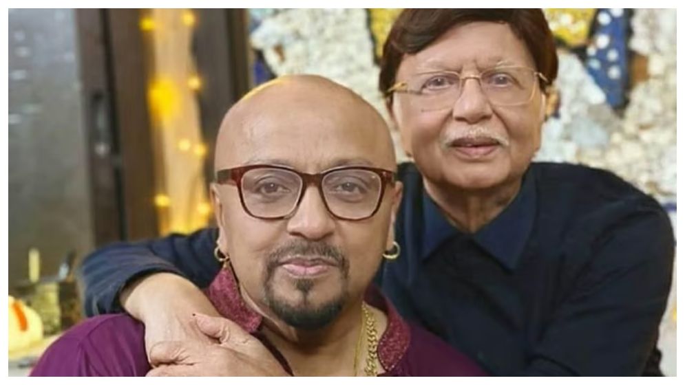 সোহেল রানাকে ৪০ বছর আগের স্মৃতিবিজড়িত ঘড়ি উপহার রুবেলের