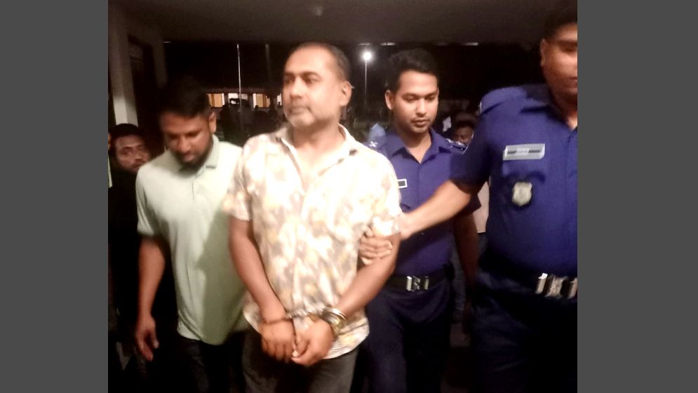 পুলিশ সদস্যকে প্রকাশ্যে মারধর, সাবেক ছাত্রদল নেতা নয়ন গ্রেফতার