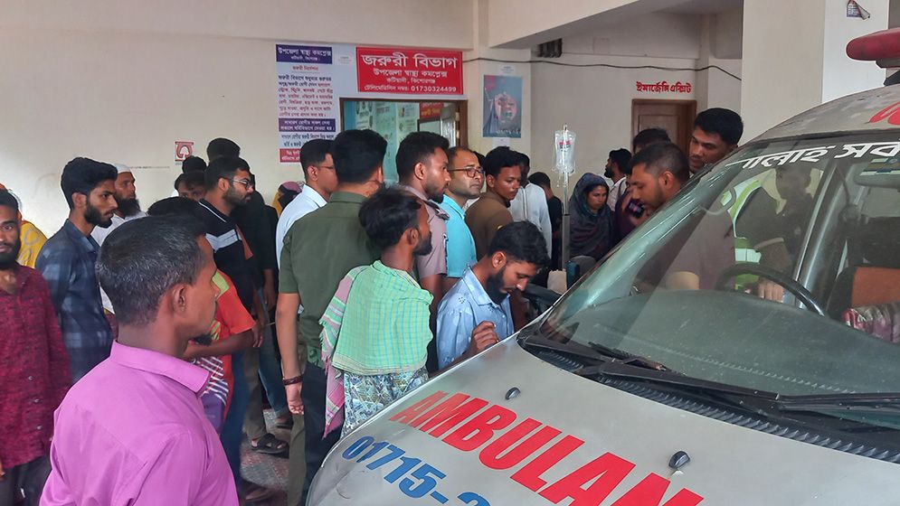 কাভার্ডভ্যান-অটো সংঘর্ষে একই পরিবারের ৩ জন নিহত