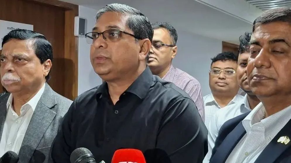 সেপ্টেম্বর থেকে ২ লাখ শ্রমিক নেওয়া শুরু করবে মালয়েশিয়া: স্থানীয় সরকার প্রতিমন্ত্রী
