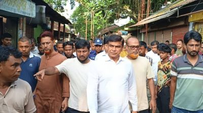 আগুনে ক্ষতিগ্রস্ত বাজার পরিদর্শনে পানিসম্পদ প্রতিমন্ত্রী