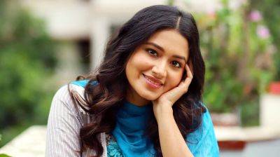 স্মৃতির ক্যানভাসে তাসনিয়া ফারিণ ও একরাশ নস্টালজিয়া