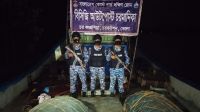 ভোলায় ভারতীয় অবৈধ আর্টিসানাল ট্রলিংবোট ও জাল জব্দ