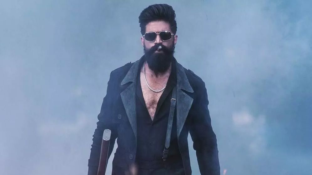 আয়ে ধারাবাহিক পতনের পরও চারদিনেই ২৫০ কোটির মাইলফলকে ‘টক্সিক’