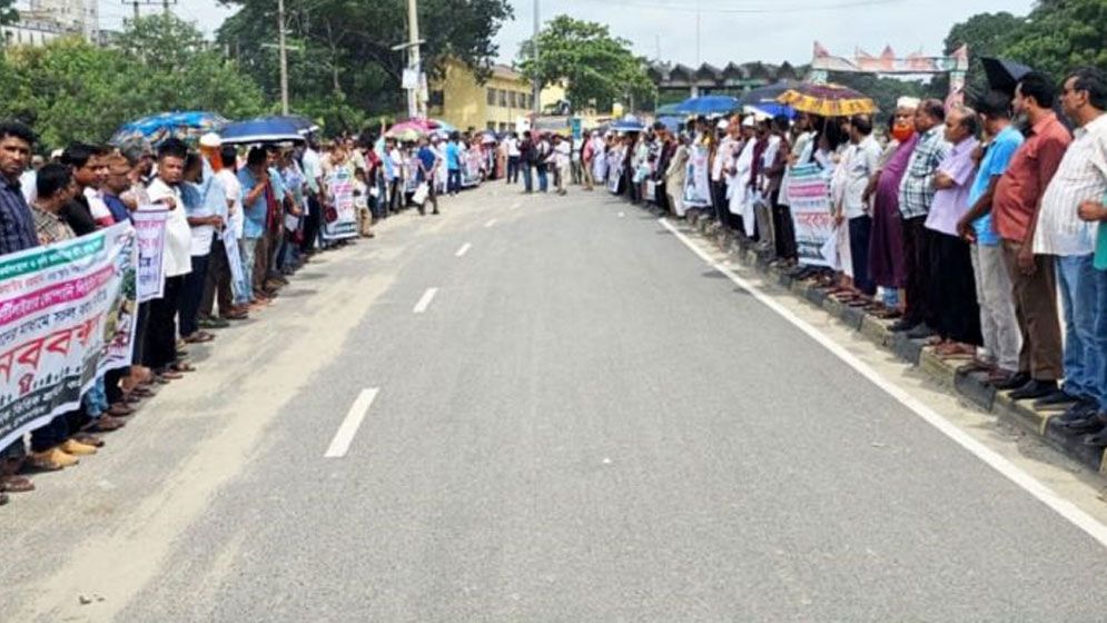 ‘জিয়া ফার্টিলাইজার’ নাম পুনর্বহালের দাবিতে মহাসড়ক অবরোধ