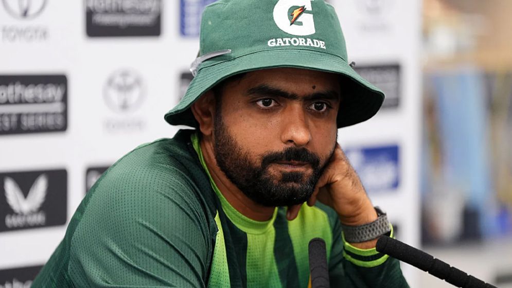 বাবরকে ‘সোশ্যাল মিডিয়ার খেলোয়াড়’ বলে কটাক্ষ পাকিস্তানের সাবেক ক্রিকেটারের
