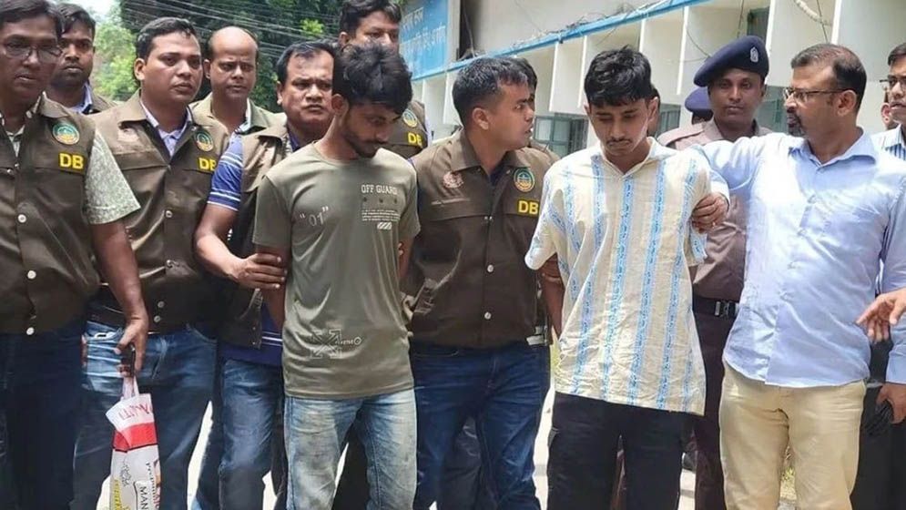 দুই আসামির ডোপ টেস্টে মাদকের অস্তিত্ব মেলেনি, জেলগেটে জিজ্ঞাসাবাদ