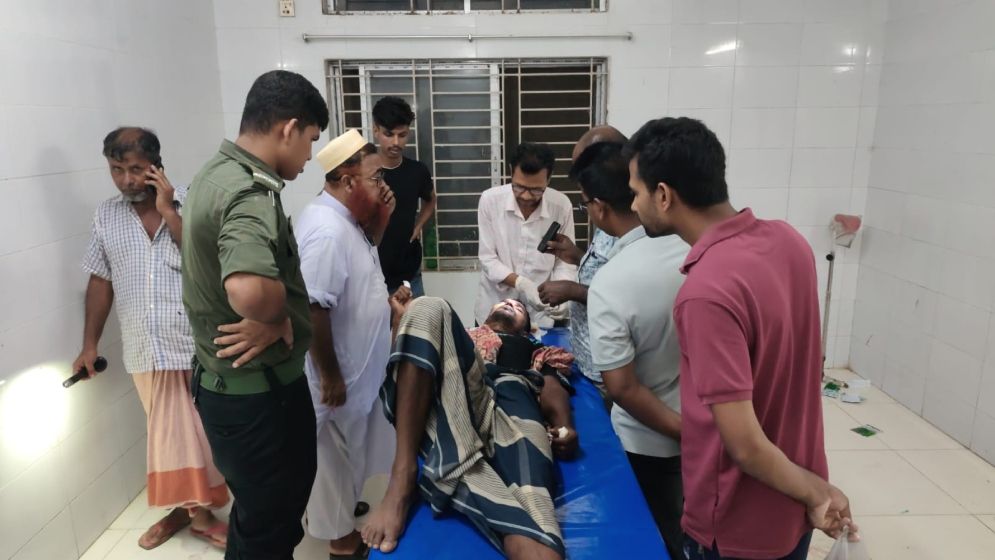 বোয়ালমারীতে পাঁচ ঘণ্টা ধরে দফায় দফায় সংঘর্ষ, আহত ৩০