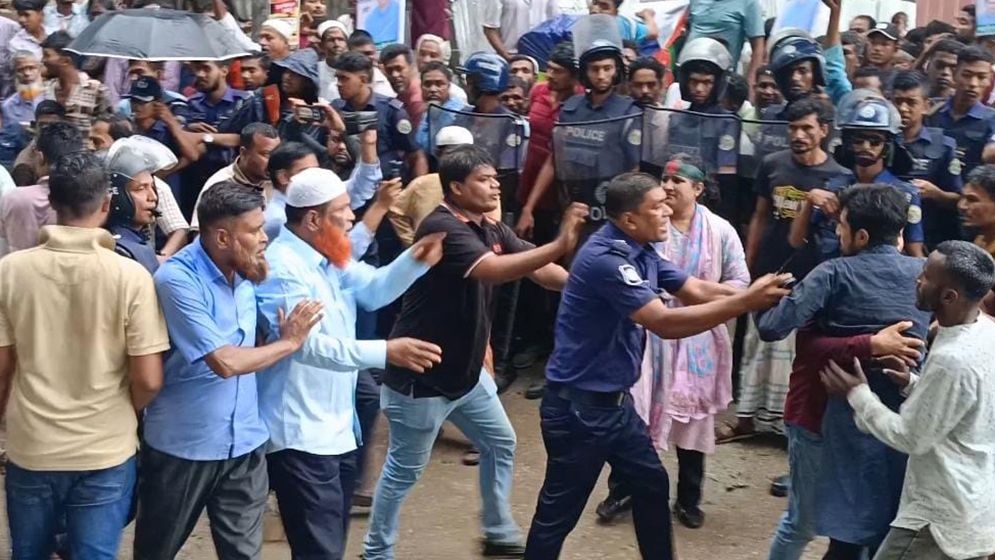 প্রতিষ্ঠাবার্ষিকীর কর্মসূচি ঘিরে বিএনপির দুপক্ষের সংঘর্ষ, আহত অর্ধশতাধিক