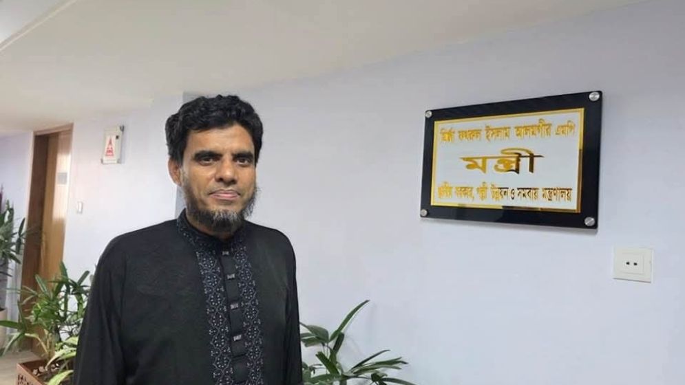 দলীয় কর্মসূচিতে ব্যস্ত, কলেজে অনিয়মিত শিক্ষক জামায়াত নেতা