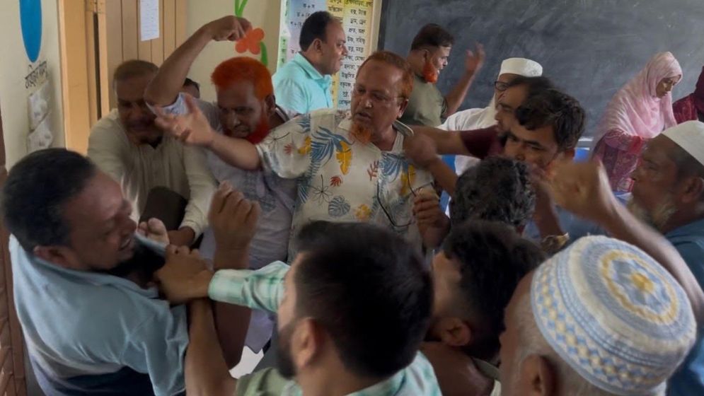 বাউফলে স্কুল কমিটি গঠন নিয়ে বিএনপি নেতাকর্মীদের মধ্যে সংর্ঘষ