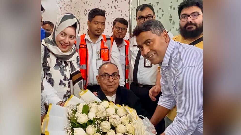 চিকিৎসা শেষে দেশে ফিরলেন মির্জা আব্বাস