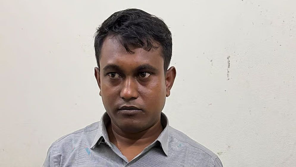 প্রক্সি দিয়ে লিখিত-মৌখিক পরীক্ষা, যোগদান করতে এসে ধরা