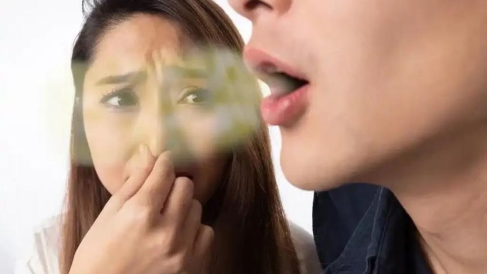 মুখের দুর্গন্ধ দূর করার সহজ উপায়