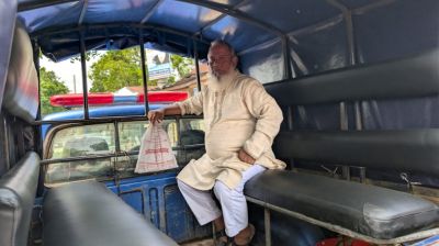 ৬ জানালা খুলে নেওয়ার অভিযোগে আত্রাইয়ের ইউপি চেয়ারম্যান অবরুদ্ধ