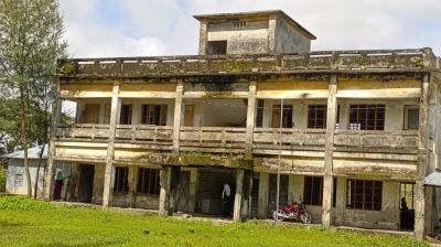 মনপুরায় ঝুঁকিপূর্ণ ভবনে চলছে পাঠদান