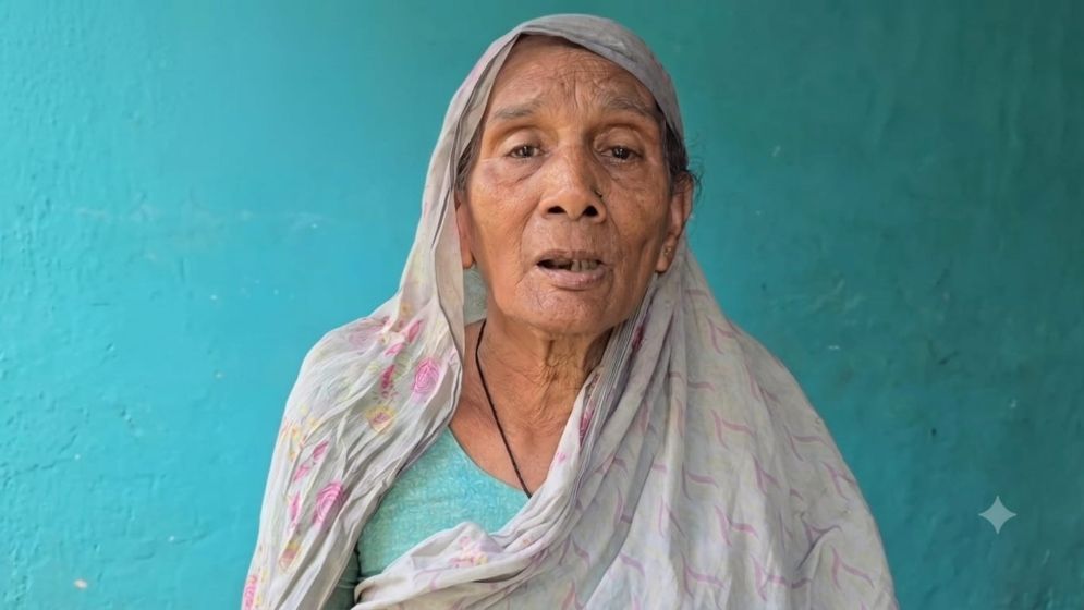 জমি লিখে না দেওয়ায় মাকে বাড়িছাড়া