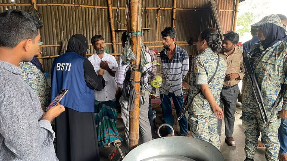 নোংরা পরিবেশে মিষ্টি তৈরি, নামিদামি দোকানে সরবরাহ