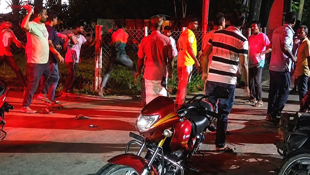 চায়ের বিল নিয়ে সংঘর্ষ, আহত ১৩