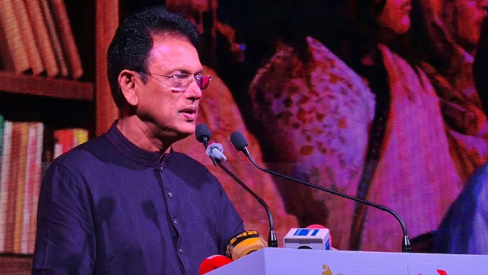 ভবিষ্যৎ প্রজন্মকে সঠিক পথে পরিচালিত করতে বইয়ের বিকল্প নেই: শিক্ষামন্ত্রী