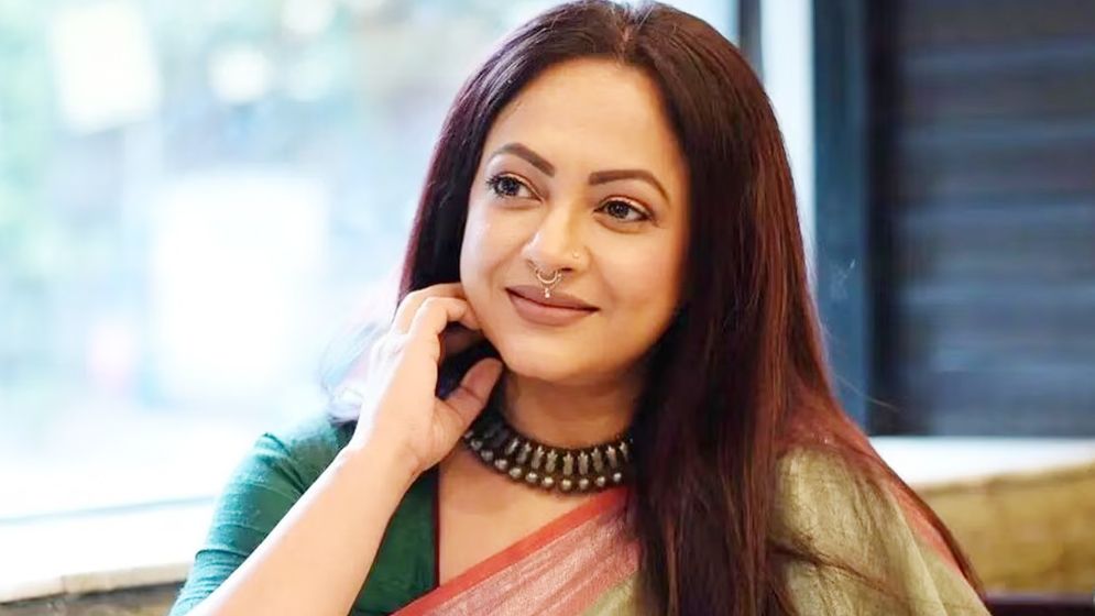 প্রধানমন্ত্রীর ছবি বিতর্কে স্বস্তি পেলেন শ্রীলেখা