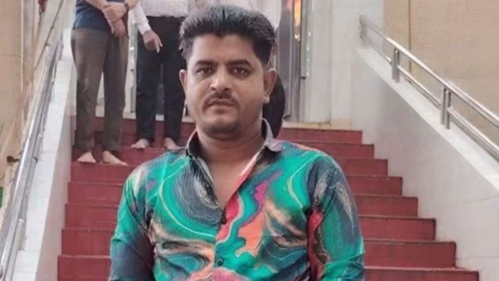 মেয়েকে ৬ মাস ধরে ধর্ষণ, বাবার মোবাইলে ভিডিও, ফাঁস হতেই পলাতক