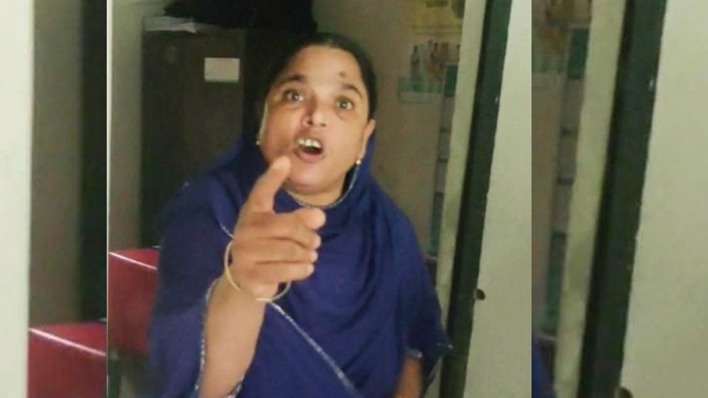 সাংবাদিককে হুমকি দেওয়া সেই স্বাস্থ্যকর্মী বদলি