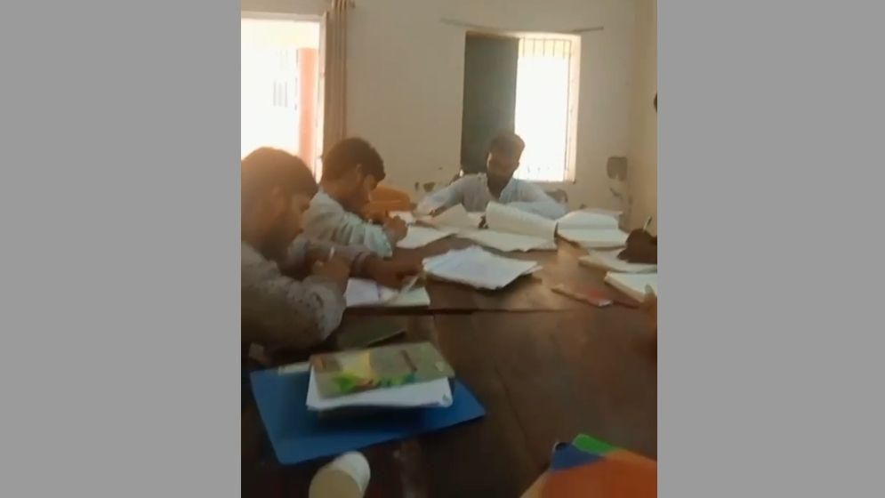ছাত্রদের দিয়ে খাতা মূল্যায়ন, শিক্ষকের বিরুদ্ধে মামলা
