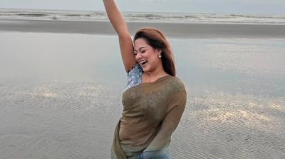 সমুদ্রপাড়ে নতুন লুকে দীঘি, ভক্তদের কৌতূহল তুঙ্গে