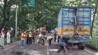 দাঁড়িয়ে থাকা কাভার্ডভ্যানে বাসের ধাক্কা, নিহত ৩
