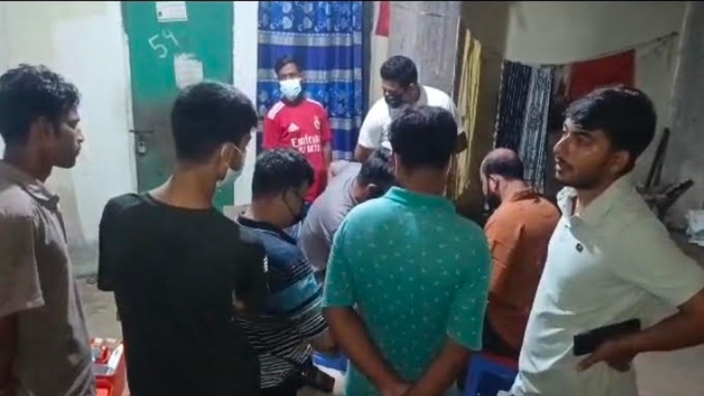আশুলিয়ায় নবজাতকসহ দম্পতির লাশ উদ্ধার