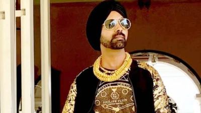 নিজ বাড়ি থেকে গায়কের লাশ উদ্ধার