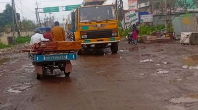খানাখন্দে ভরা ২০৫ কিমি শেষ নেই ভোগান্তির