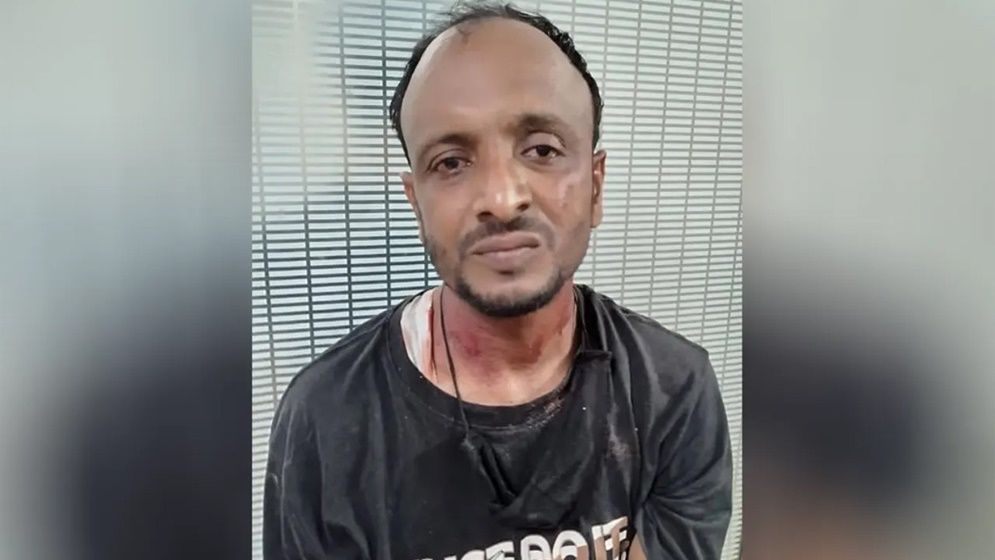 শনিরআখড়া দোকানে ঢুকে ব্যবসায়ীকে গুলি, জনতার হাতে আটক ১
