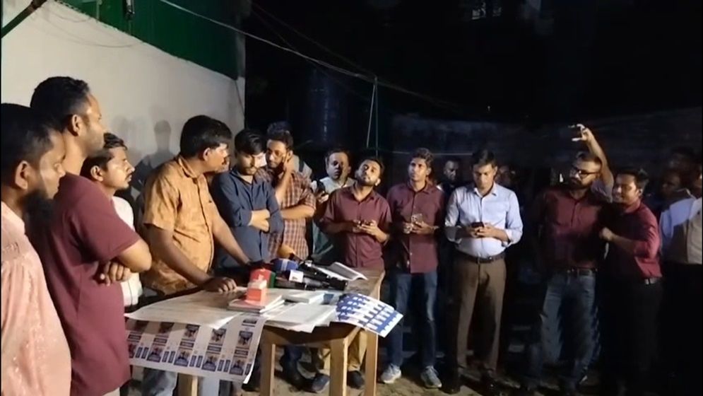 নকল সিগারেটের মোড়ক তৈরির কারখানার সন্ধান