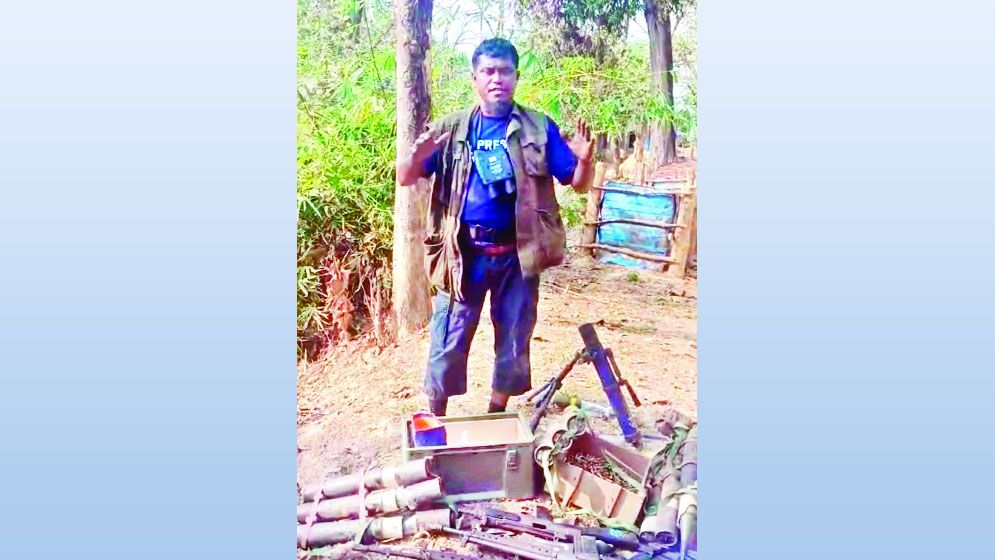 রোহিঙ্গা সন্ত্রাসী নবীর হাতে থানা লুটের ১৭ পিস্তল