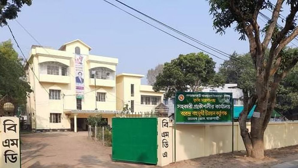 সেচ নিয়ে কৃষক যেন হয়রানির শিকার না হন— মাঠে গিয়ে সমস্যা সমাধানের নির্দেশ