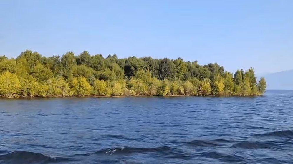 কানাডার হ্রদে ভেসে উঠল রহস্যময় দ্বীপ