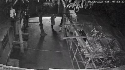আন্তর্জাতিক ইসলামিক বক্তার বাড়িতে ঢুকে গাড়িতে পেট্রল ঢেলে আগুন