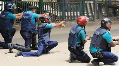মসজিদে নামাজ চলাকালে পেছন থেকে ছুটে আসে পুলিশ-আ.লীগের গুলি