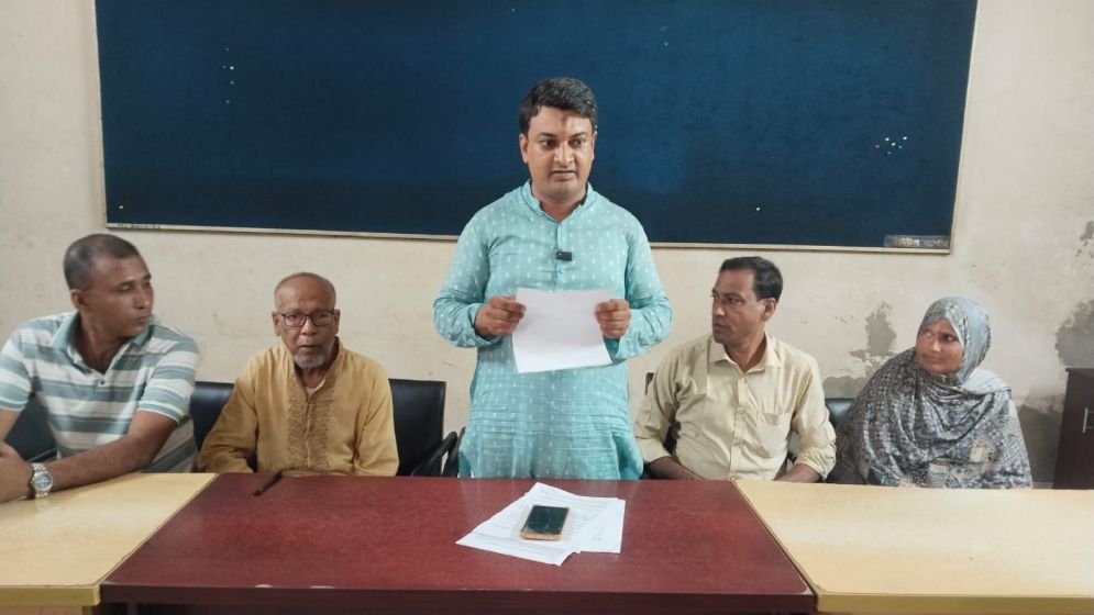 ছেলের বিরুদ্ধে সম্পদ আত্মসাতের অভিযোগ